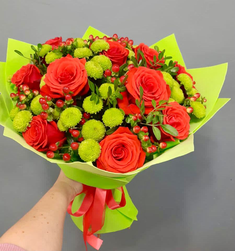 Букет цветов из: Хризантемы и Розы в Пионерском