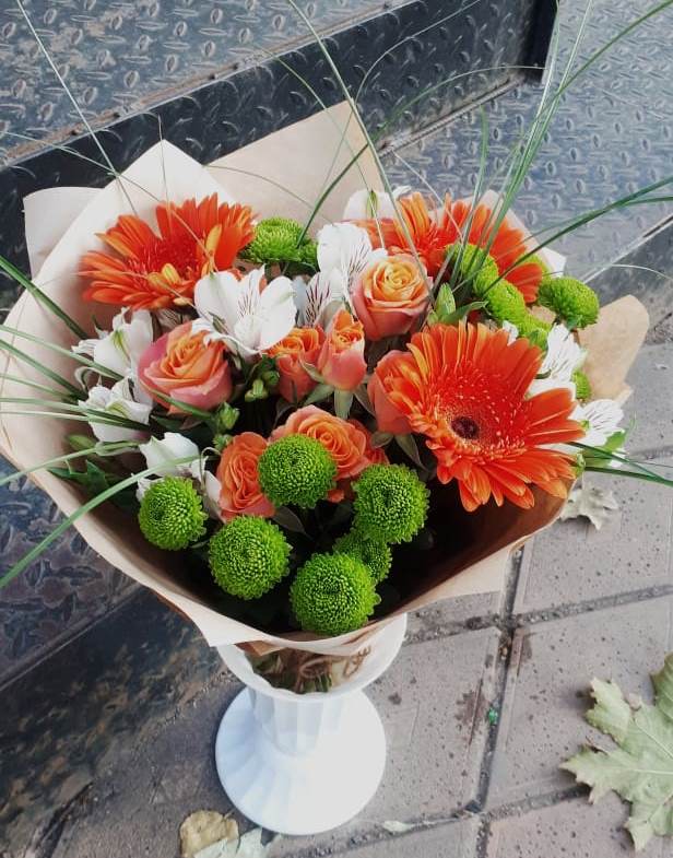 Букет цветов из: Герберы, Хризантемы, Альстромерии и Розы в Пионерском