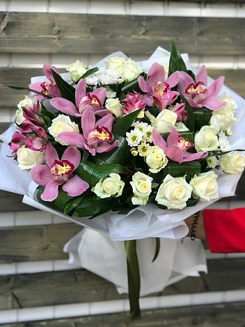 Букет цветов из: Розы и Хризантемы в Пионерском