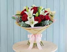 Букет цветов из:  Лилии и Розы в Пионерском