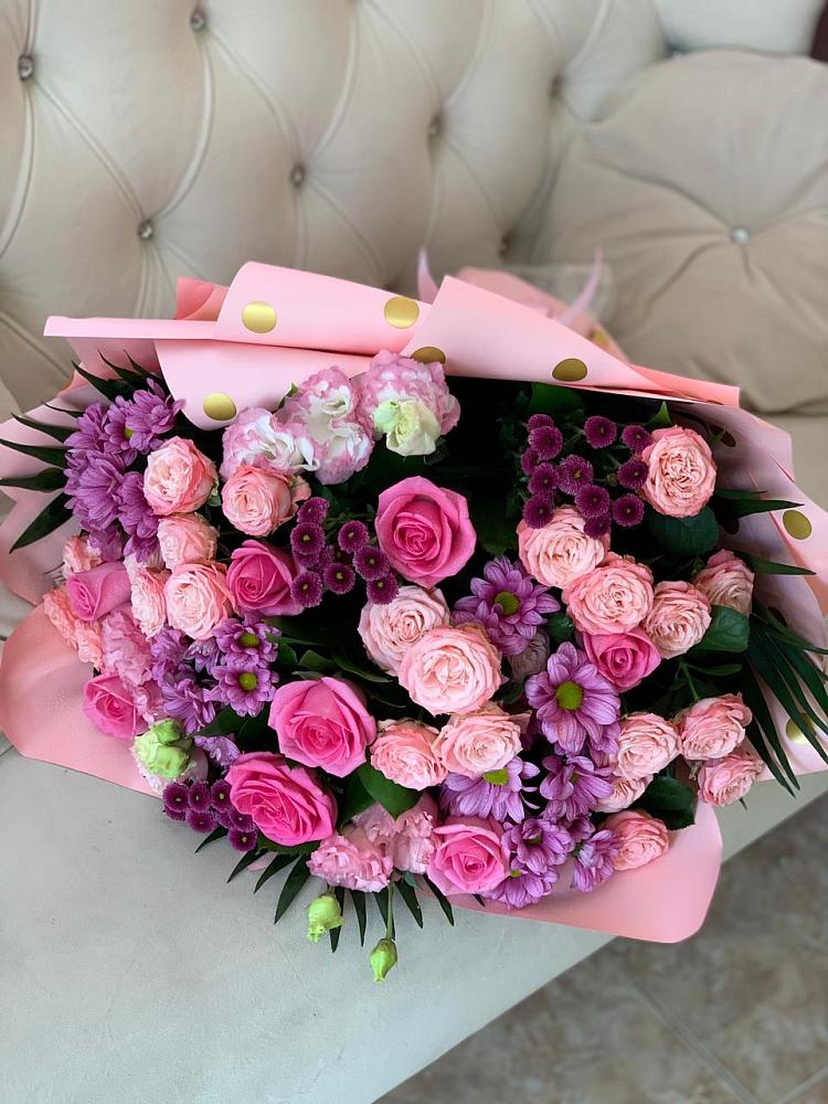 Букет цветов из: Хризантемы, Розы и Лизиантусы в Пионерском