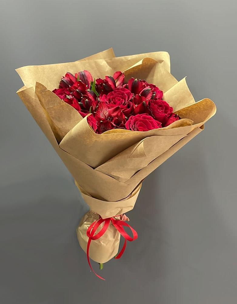 Букет цветов из: Альстромерии и Розы в Пионерском