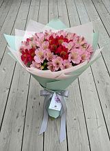 Букет цветов из:  Альстромерии #REPLACE_PRED# Пионерском