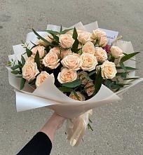 Букет Кремовые розы Латте в Пионерском