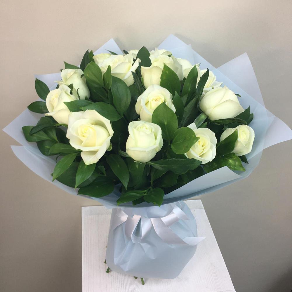 Букет 15 Белых роз Проуд в Пионерском