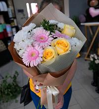Букет цветов из:  Герберы, Розы и Хризантемы в Пионерском