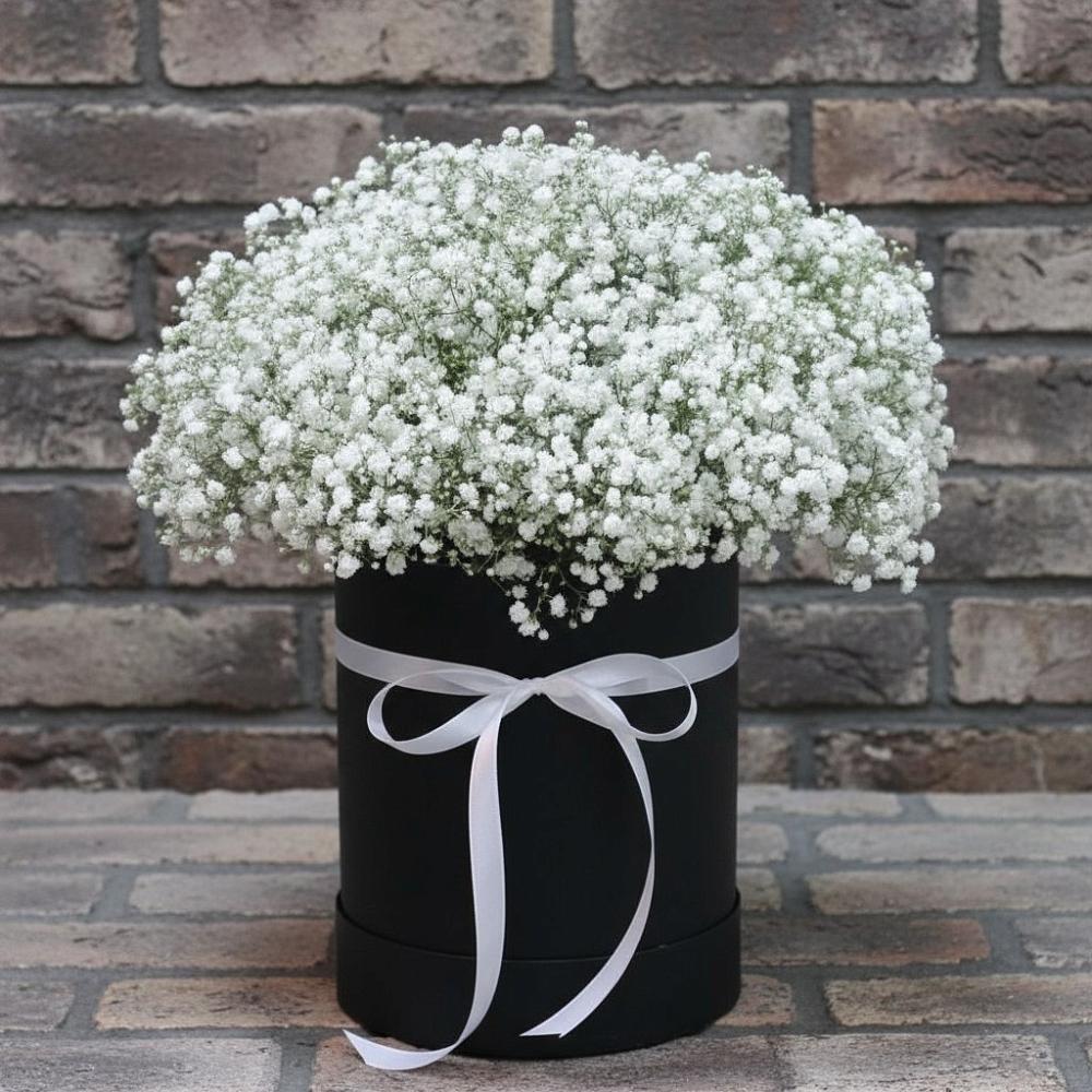 Цветочная композиция из Гипсофила в шляпной коробке в Пионерском