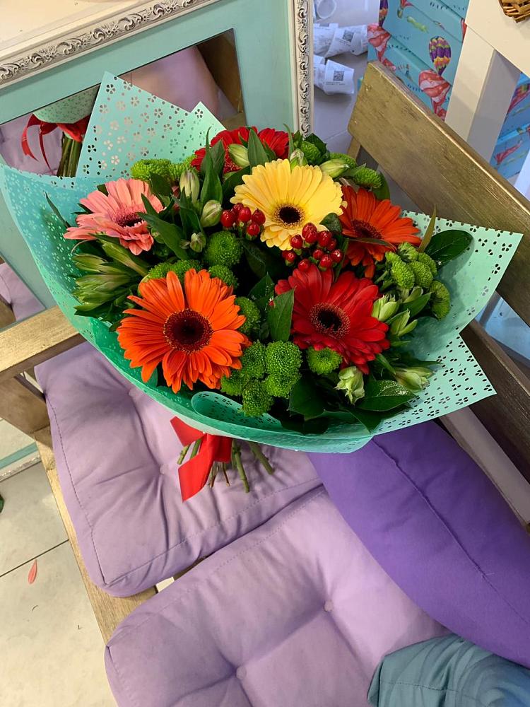 Букет цветов из: Герберы, Хризантемы и Альстромерии в Пионерском