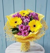 Букет цветов из:  Хризантемы и Герберы в Пионерском