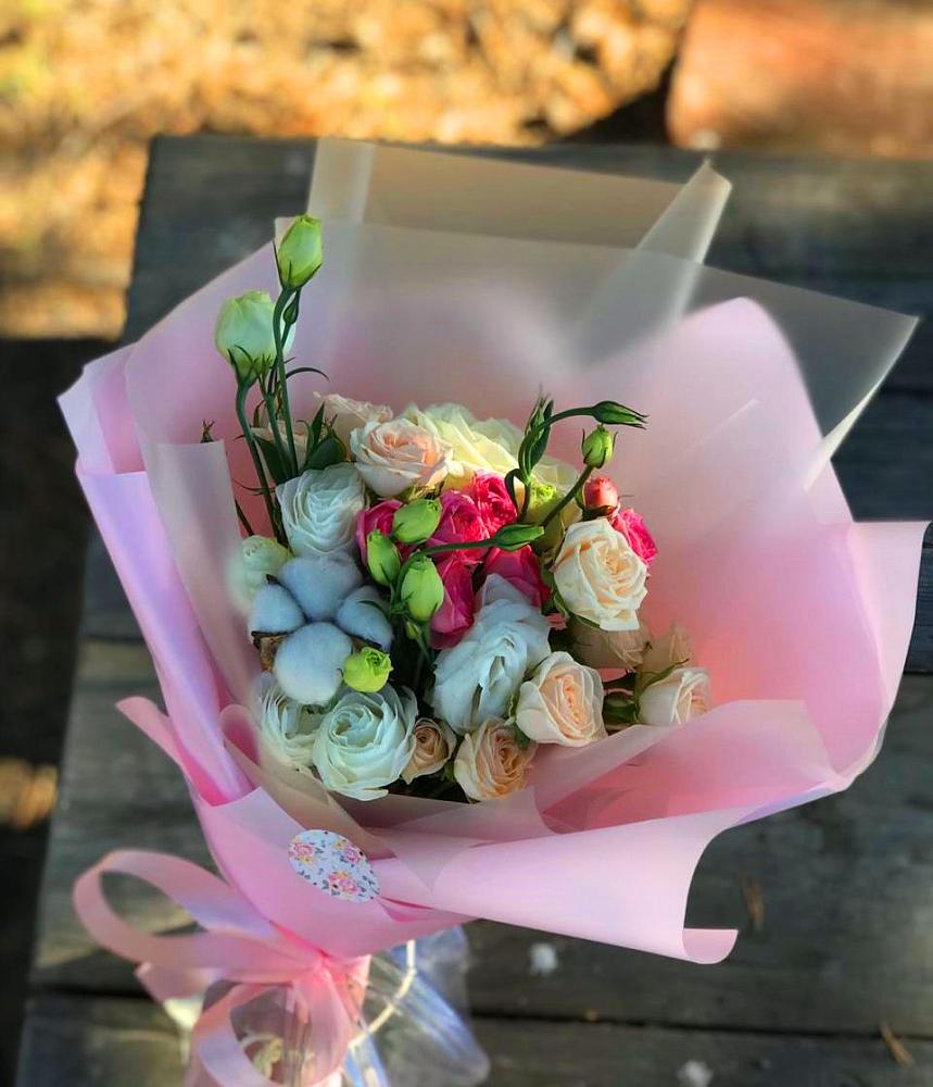 Букет цветов из: Розы и Лизиантусы в Пионерском