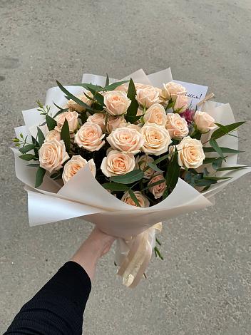 Букет Кремовые розы Латте в Пионерском