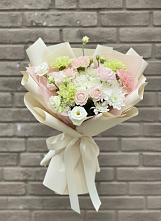 Букет цветов из:  Гвоздики, Розы, Лизиантусы и Хризантемы в Пионерском