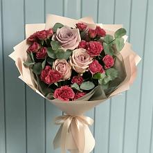 Букет цветов из:  Гвоздики и Розы в Пионерском