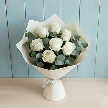 Букет Белые розы в Эвкалипте в Пионерском