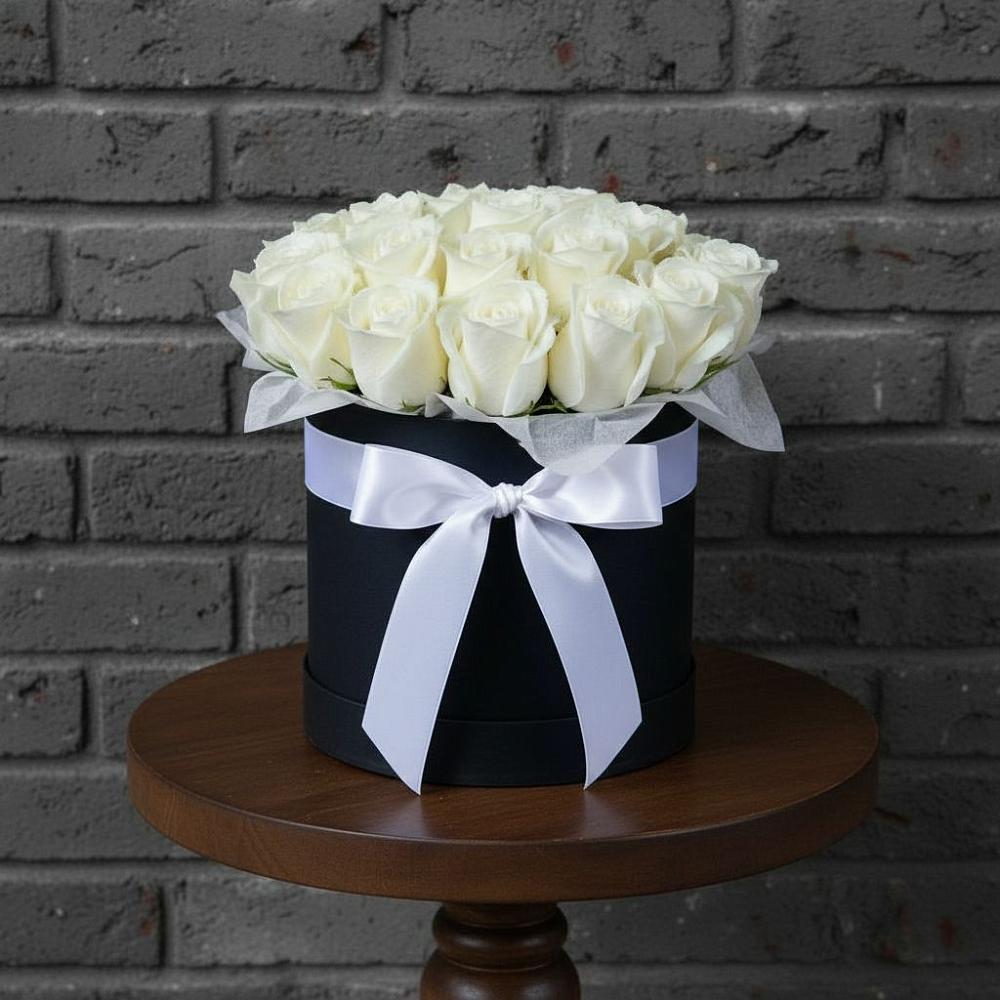 Цветочная композиция из Розы в шляпной коробке в Пионерском