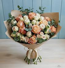 Букет цветов из:  Альстромерии и Розы в Пионерском