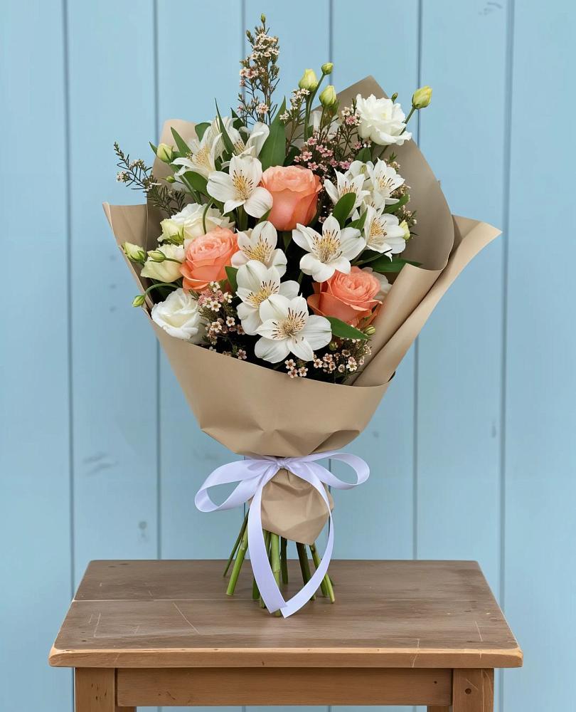 Букет цветов из: Альстромерии, Лизиантусы, Розы и Хризантемы в Пионерском