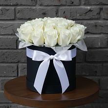 Цветочная композиция из Розы в шляпной коробке в Пионерском